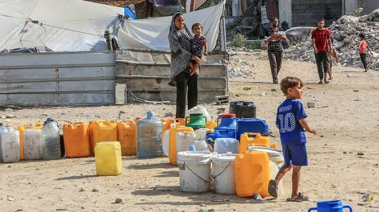 UNRWA: Getting clean water in Gaza is still a daily challenge - children in Gaza are waiting in long