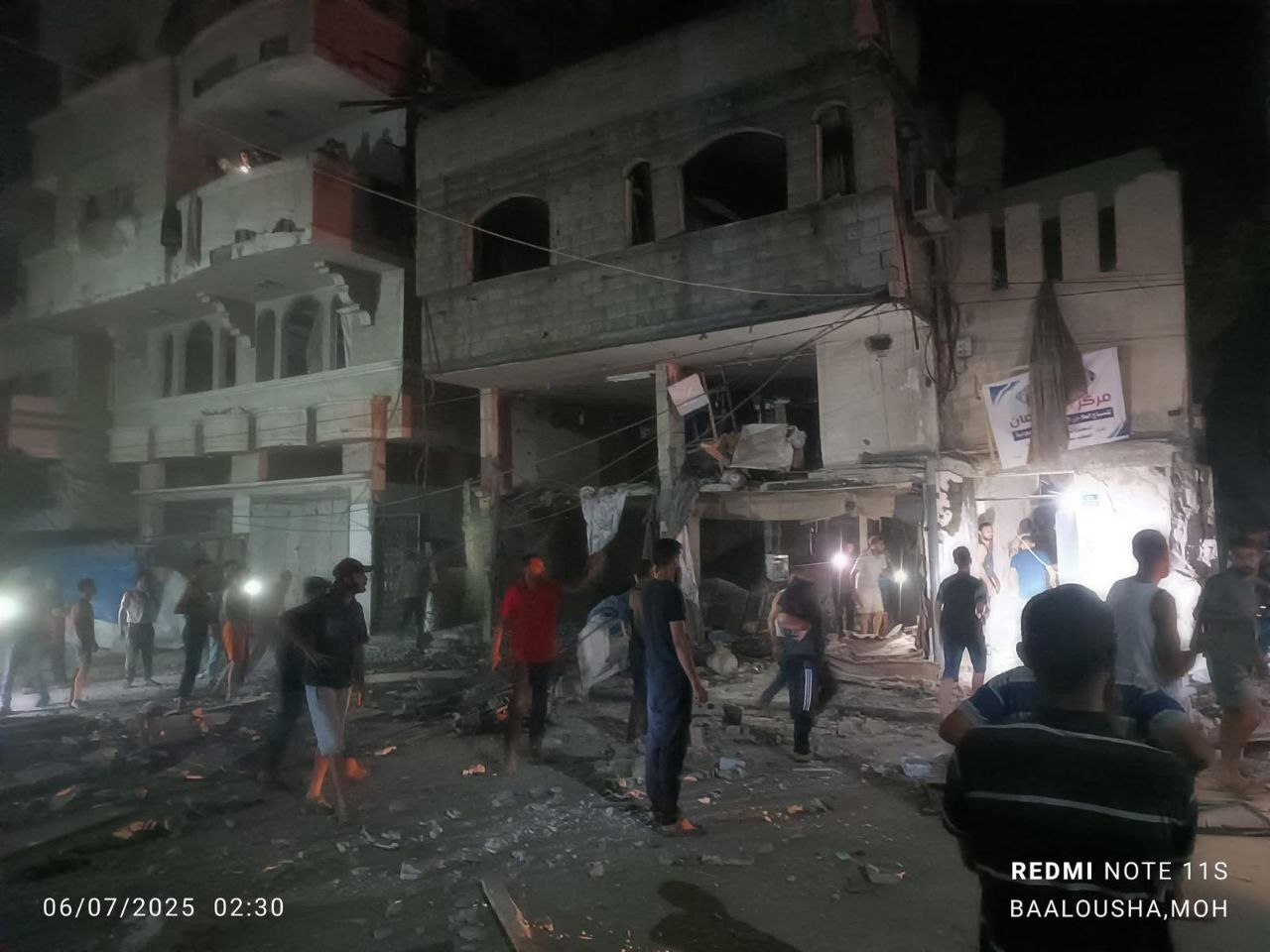 Martyrs and injured under the rubble in targeting a house for the family of Abu Al -Fall in the vici