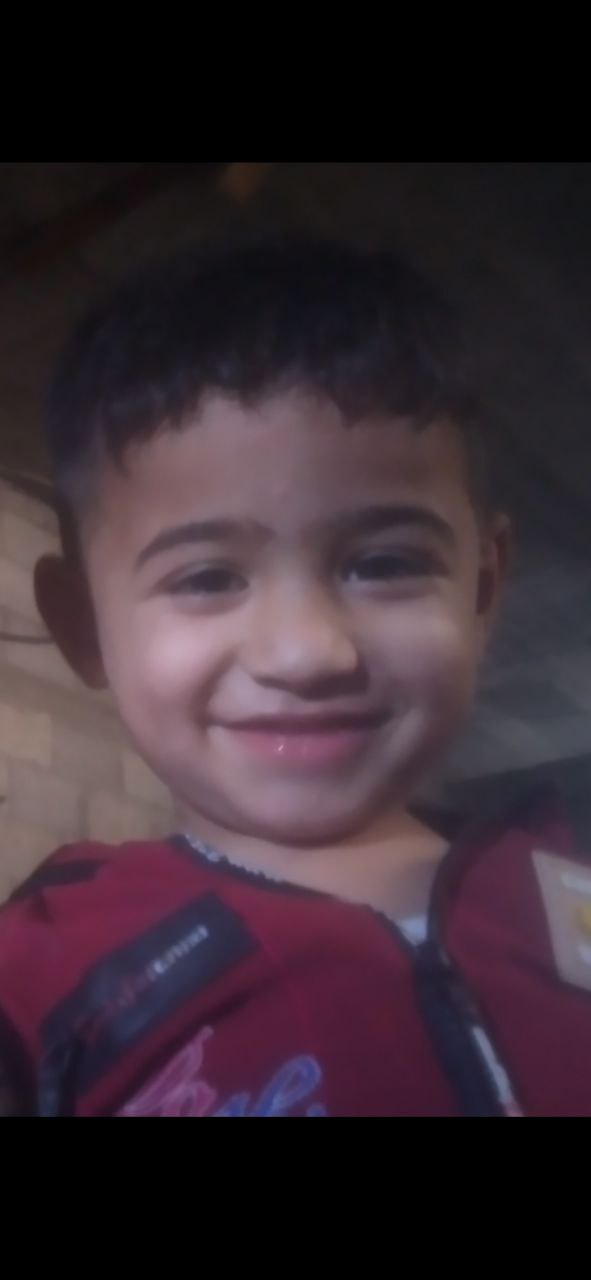 The loss of the child Hashem Al -Shanbari is 3 years old, wearing a striped blouse, colors and short