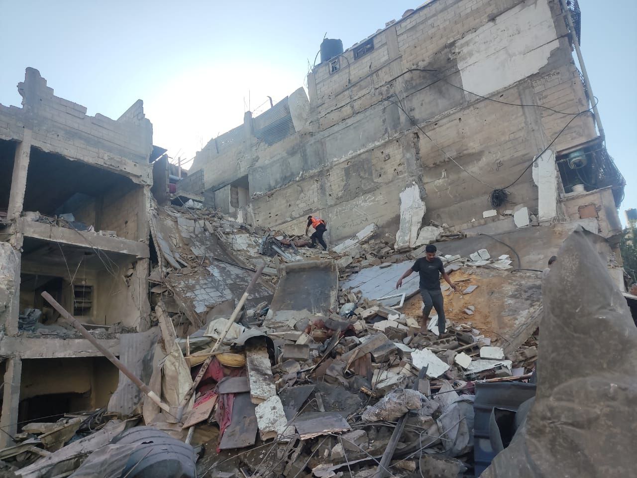 🚨 Follow -up (northern Gaza Strip): Civil Defense crews in Gaza Governorate can recover a injured wo