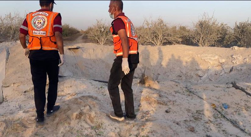 🚨 Follow-up (southern Gaza Strip): Civil defense crews are a martyr and a number of injured people a