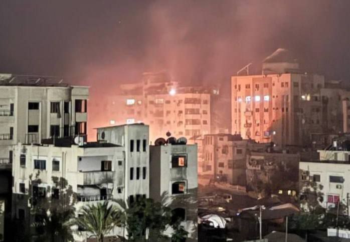 🟢🌟🌟 Martyrs and injuries as a result of the occupation bombing an apartment near the Al -Falah Mosqu