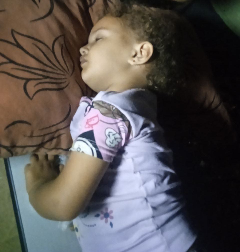 As he arrived, this child was found while there is a surroundings of the pyramids, northwest of Khan