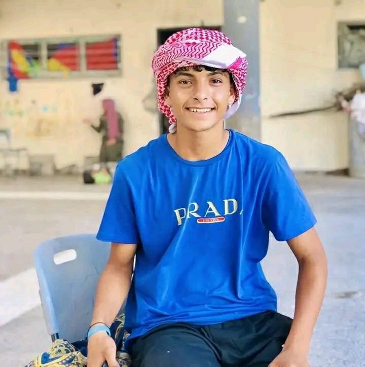 Photo The martyr Shadi Hisham Abu Anza, who was raised by the Israeli army fire in the aid massacre