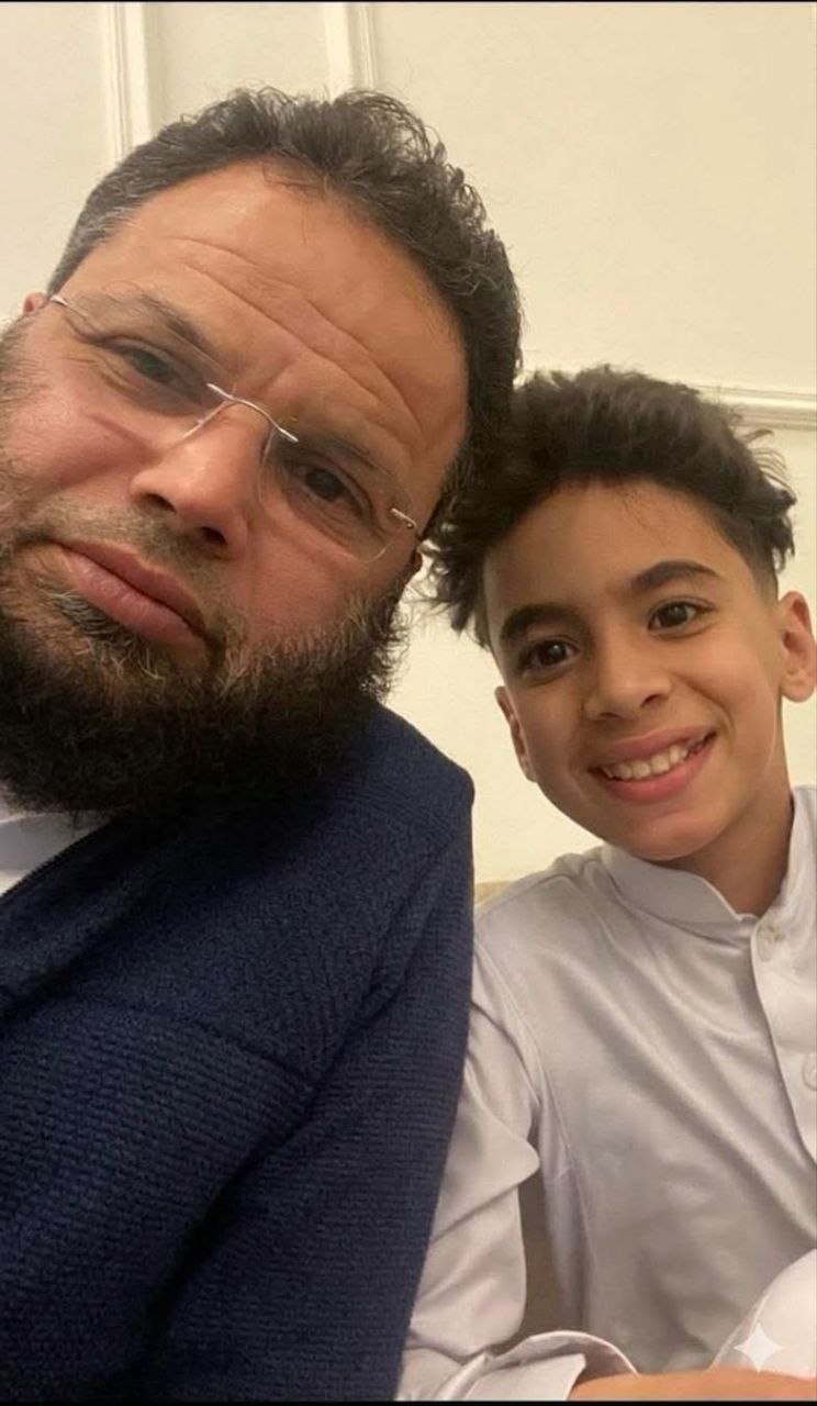 The day before his death, the child Abd al-Rahman Muhammad Ahmad (15 years old) asked to lead the wo