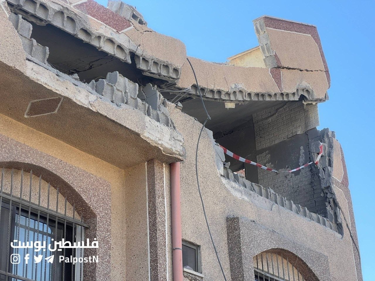 Effects of destruction as a result of the occupation bombing of the house of the martyr Sheikh Farou