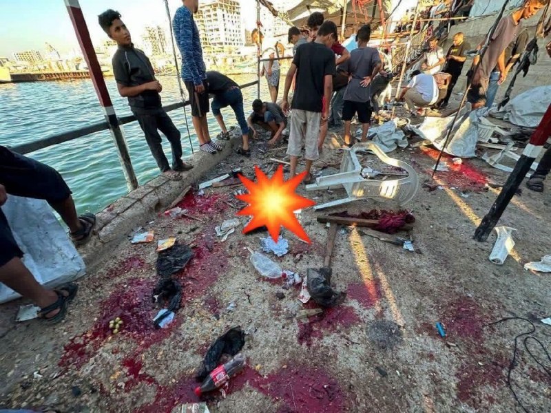 A horrific massacre: 6 martyrs and injured in an Israeli bombing of a café in the Gaza port